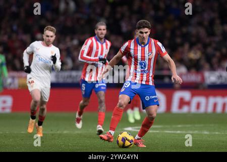 Madrid, Spanien. Dezember 2024. Julian Alvarez von Atletico de Madrid im Spiel der La Liga 2024/25 zwischen Atletico de Madrid und Sevilla im Riyadh Air Metropolitano Stadion. Endergebnis; Atletico de Madrid 4:3 Sevilla (Foto: Guillermo Martinez/SOPA Images/SIPA USA) Credit: SIPA USA/Alamy Live News Stockfoto