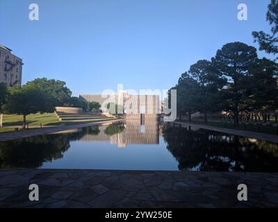 Das Gelände des Oklahoma City National Memorial and Museum befindet sich in der Innenstadt, wo am 19. April 1995 das Alfred P. Murrah Building bombardiert wurde. Stockfoto