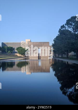 Das Gelände des Oklahoma City National Memorial and Museum befindet sich in der Innenstadt, wo am 19. April 1995 das Alfred P. Murrah Building bombardiert wurde. Stockfoto