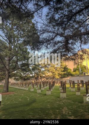 Das Gelände des Oklahoma City National Memorial and Museum befindet sich in der Innenstadt, wo am 19. April 1995 das Alfred P. Murrah Building bombardiert wurde. Stockfoto