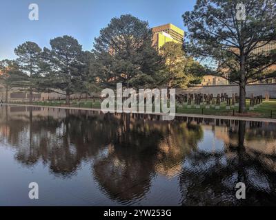 Das Gelände des Oklahoma City National Memorial and Museum befindet sich in der Innenstadt, wo am 19. April 1995 das Alfred P. Murrah Building bombardiert wurde. Stockfoto