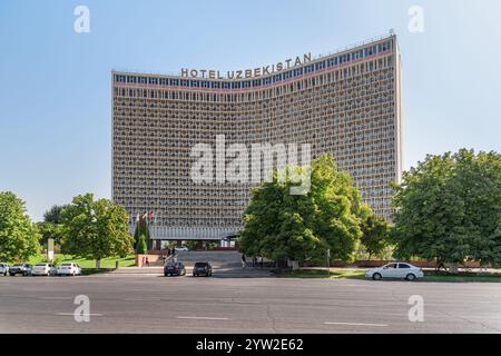 Fantastischer Blick auf die Fassade des Hotels Usbekistan in Taschkent Stockfoto