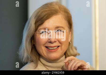 Prag, Tschechische Republik. Dezember 2024. Die ehemalige tschechische EU-Kommissarin Vera Jourova nimmt am 9. Dezember 2024 in Prag, Tschechische Republik, an einer Konferenz mit dem Titel 20 Jahre Europa: Neue Herausforderungen und Chancen Teil. Quelle: Ondrej Deml/CTK Photo/Alamy Live News Stockfoto