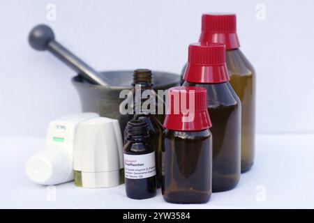Symbol Foto, Gerresheimer AG, Glasflaschen, Inhalatoren, Verpackung, die Gerresheimer AG liefert eine Vielzahl von pharmazeutischen Verpackungen für Apotheken. Stockfoto