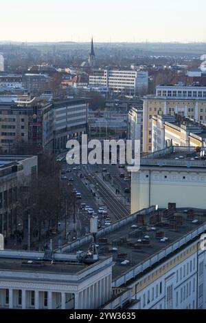 Ernst-Reuter-Allee, Stadtverkehr, Stadtzentrum, Magdeburg, Sachsen-Anhalt, Deutschland, Europa Stockfoto