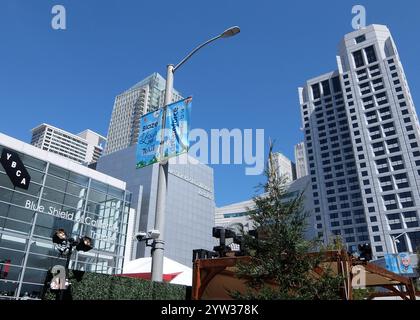 Eine Straßenszene auf der Salesforce Dreamforce Konferenz im Jahr 2024 in San Francisco, USA Stockfoto