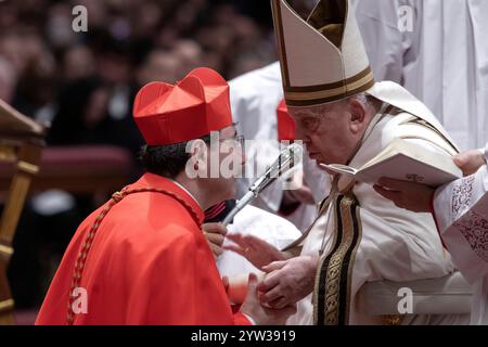 Vatikanstadt, Vatikan, 07.12.2024, Papst Franziskus ernennt zum neuen Kardinal, Mons. Francis Leo, Erzbischof von Toronto (Kanada) während des ordentlichen öffentlichen Konsistoriums zur Schaffung des neuen Kardinals in der Basilika St. Peterìs im Vatikan. Maria Grazia Picciarella/Alamy Live News Stockfoto