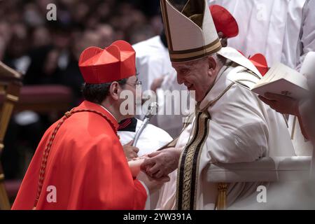 Vatikanstadt, Vatikan, 07.12.2024, Papst Franziskus ernennt zum neuen Kardinal, Mons. Francis Leo, Erzbischof von Toronto (Kanada) während des ordentlichen öffentlichen Konsistoriums zur Schaffung des neuen Kardinals in der Basilika St. Peterìs im Vatikan. Maria Grazia Picciarella/Alamy Live News Stockfoto