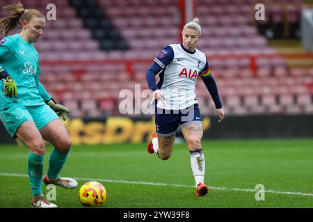 London, Großbritannien. 8. Dezember 2024. Beth England bei Tottenham Hotspur gegen Everton in der WSL. Stockfoto