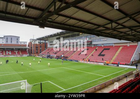 London, Großbritannien. 8. Dezember 2024. Wide Shot von Brisbane Road (heute bekannt als Gaughan Group Stadium) während Tottenham Hotspur vs Everton in der WSL. Stockfoto