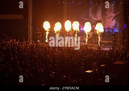 Zlin, Tschechische Republik. Dezember 2024. Deutscher Mittelalter Metal gebundener Feuerschwanz tritt am 7. Dezember 2024 im Winter Masters of Rock 2024 Festival in Zlin auf. Quelle: Dalibor Gluck/CTK Photo/Alamy Live News Stockfoto