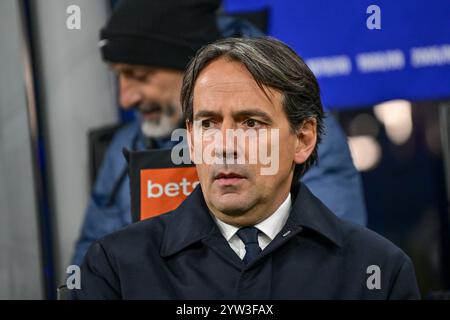 Mailand, Italien. Dezember 2024. Simone Inzaghi Cheftrainer von Inter, der während des Fußballspiels der Serie A 2024/2025, zwischen Inter und Parma im Giuseppe Meazza Stadion zu sehen war. Endpunktzahl: Inter 3:1 Parma. Quelle: SOPA Images Limited/Alamy Live News Stockfoto