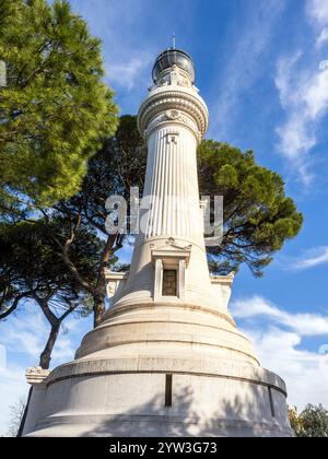 Leuchtturm der Italiener von Argentinien, ein Werk, das 1911, dem fünfzigsten Jahrestag der Gründung des Königreichs Italien, vom Architekten Manfredo Manfredi auf Initiative der Italiener geschaffen wurde, die nach Argentinien auswanderten – Rom, Italien Stockfoto