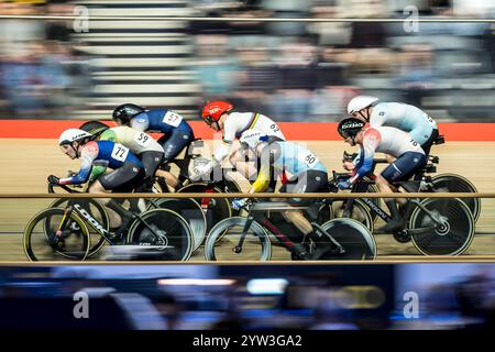 London, Großbritannien. Dezember 2024. Das Eliminierungsrennen der Herren in der UCI Track Champions League im Lee Valley VeloPark, London, England am 6. Dezember 2024. Foto von Phil Hutchinson. Nur redaktionelle Verwendung, Lizenz für kommerzielle Nutzung erforderlich. Keine Verwendung bei Wetten, Spielen oder Publikationen eines einzelnen Clubs/einer Liga/eines Spielers. Quelle: UK Sports Pics Ltd/Alamy Live News Stockfoto