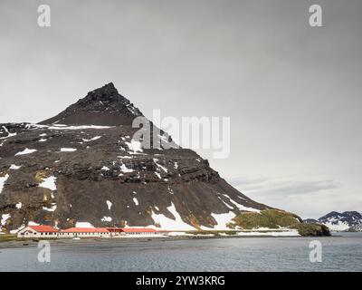 King Edward Point Research Station unterhalb des Mt. Duse, Cumberland East Bay, South Georgia Stockfoto