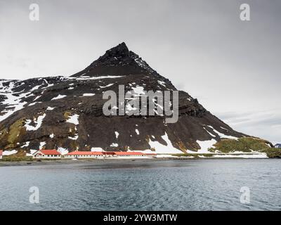 King Edward Point Research Station unterhalb des Mt. Duse, Cumberland East Bay, South Georgia Stockfoto