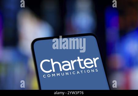 Dhaka, Bangladesch - 5. Dezember 2024: Das Logo für die Kommunikation von Charter wird auf dem Smartphone angezeigt. Charter Communications Inc. Ist ein US-amerikanisches Telekommunikationsunternehmen Stockfoto