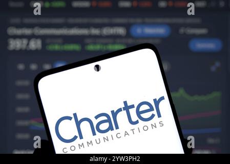 Dhaka, Bangladesch - 5. Dezember 2024: Das Logo für die Kommunikation von Charter wird auf dem Smartphone angezeigt. Charter Communications Inc. Ist ein US-amerikanisches Telekommunikationsunternehmen Stockfoto