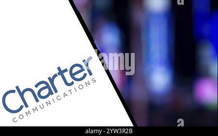 Dhaka, Bangladesch - 5. Dezember 2024: Das Logo für die Kommunikation von Charter wird auf dem Smartphone angezeigt. Charter Communications Inc. Ist ein US-amerikanisches Telekommunikationsunternehmen Stockfoto