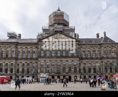 Gebäude des Königspalastes (Koninklijk Paleis) am Dam-Platz (Paleis op de Dam), Amsterdam, Nordholland, Niederlande Stockfoto