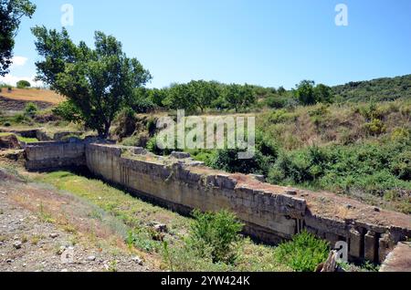 Griechenland, Teil der Nordwand mit Abflusssystem in der alten mazedonischen Stätte Amphipolis Stockfoto