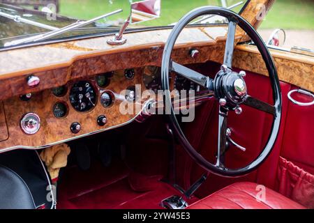 Oldtimer-Interieur im Concours of Elegance 2022, Hampton Court Palace, London Stockfoto