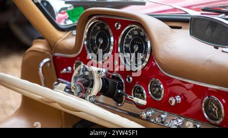 Mercedes Benz 1955 300SL auf dem Concours of Elegance 2022, Hampton Court Palace, London Stockfoto