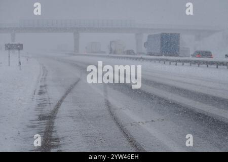 Die Autobahn A1 wird am 09. Dezember 2024 in der Nähe von Gospic, Kroatien, gezeigt. Foto: Zvonimir Barisin/PIXSELL Stockfoto