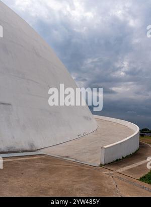 Außenfassadenrampe des Nationalmuseums in Brasilia Stockfoto