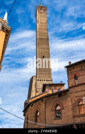 Torr Asinelli von der Via Santo Stefano im historischen Stadtzentrum von Bologna in der Region Emilia-Romagna in Norditalien Stockfoto