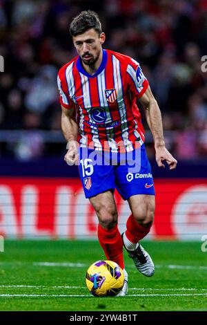 Fussball La Liga 16. Spieltag Atletico Madrid - FC Sevilla am 08.12.2024 im Wanda Metropolitano in Madrid Clement Lenglet ( Madrid ) Foto: Revierfoto Stockfoto