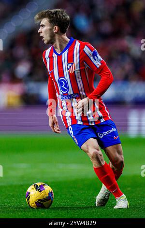 Fussball La Liga 16. Spieltag Atletico Madrid - FC Sevilla am 08.12.2024 im Wanda Metropolitano in Madrid Pablo Barrios ( Madrid ) Foto: Revierfoto Stockfoto