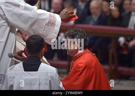 Vatikanstadt, Vatikan. Dezember 2024. Papst Franziskus ernennt Kardinal Franziskus Leo während des Konsistoriums für die Schaffung neuer Kardinäle im Petersdom am 7. Dezember 2024 im Vatikan. Quelle: dpa/Alamy Live News Stockfoto