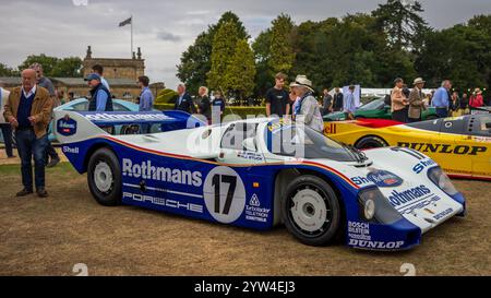 Rothmans Porsche 962C, ausgestellt auf der Salon Privé Concours d’Elégance Motorshow 2024 im Schloss Blenheim. Stockfoto