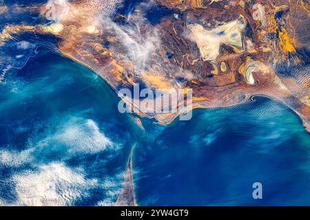 Küstenmerkmal des Nordalmeers in Kasachstan. Digitale Bildverbesserung durch die NASA Stockfoto