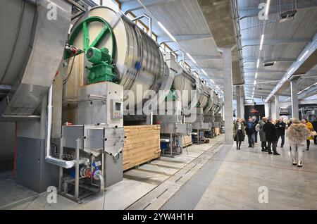 Brtnice, Region Jihlava. Dezember 2024. Lederproduktion in neuem Werk der LEDERFIRMA KARO in Brtnice, Region Jihlava, Tschechische Republik, 9. Dezember 2024. Quelle: Lubos Pavlicek/CTK Photo/Alamy Live News Stockfoto