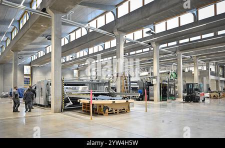 Brtnice, Region Jihlava. Dezember 2024. Lederproduktion in neuem Werk der LEDERFIRMA KARO in Brtnice, Region Jihlava, Tschechische Republik, 9. Dezember 2024. Quelle: Lubos Pavlicek/CTK Photo/Alamy Live News Stockfoto