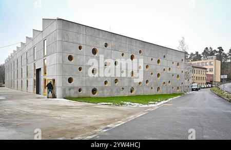 Brtnice, Region Jihlava. Dezember 2024. Lederproduktion in neuem Werk der LEDERFIRMA KARO in Brtnice, Region Jihlava, Tschechische Republik, 9. Dezember 2024. Neues Gebäude im Bild. Quelle: Lubos Pavlicek/CTK Photo/Alamy Live News Stockfoto