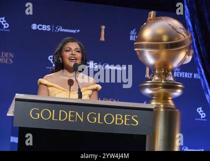 Beverly Hills, Usa. Dezember 2024. Schauspielerin Mindy Kaling gibt Nominierungen für die 82. Jährlichen Golden Globe Awards im Beverly Hilton Hotel in Beverly Hills, Kalifornien am Montag, 9. Dezember 2024 bekannt. Foto: Jim Ruymen/UPI Credit: UPI/Alamy Live News Stockfoto