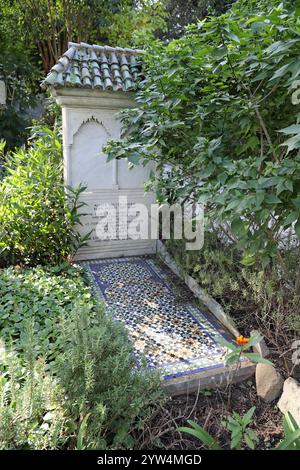 Grab des berühmten Journalisten Walter Burton Harris in der Saint Andrews Church in Tanger Stockfoto