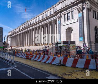 New York, New York, USA – 26. Oktober 2024: Außenansicht des James A. Farley U.S. Post Office Building an der 34th Street und Achtth Avenue in New York, N Stockfoto