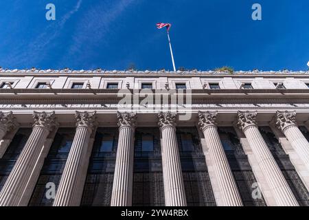 New York, New York, USA – 26. Oktober 2024: Außenansicht des James A. Farley U.S. Post Office Building an der 34th Street und Achtth Avenue in New York, N Stockfoto