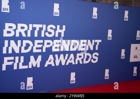 London, Großbritannien. Dezember 2024. Billboard bei den 27. British Independent Film Awards im Roundhouse. (Foto: Loredana Sangiuliano/SOPA Images/SIPA USA) Credit: SIPA USA/Alamy Live News Stockfoto