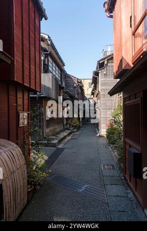 Stadthäuser in einem traditionellen Chaya-Viertel in Kanazawa (Kanazawa/Japan) Stockfoto