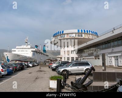 Noworossijsk, Russland - 18. August 2023 Gebäude der Noworossijsk Marine Station. Stockfoto
