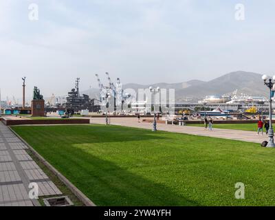 Noworossijsk, Russland - 18. August 2023 Gebäude der Noworossijsk Marine Station. Stockfoto