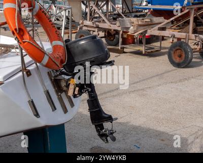 Noworossijsk, Russland 28. August 2024 Parkplatz und Reparaturplatz für Yachten an der Schwarzmeerküste. Stockfoto