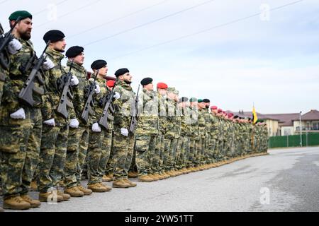 Pristina, RKS, Verteidigungsministerin Tanner besuchen die Österreichischen Truppen im Kosovo. Dezember 2024. im Bild Soldaten des Österreichischen Kontingentes im Kosovo // Soldaten des österreichischen Kontingents im Kosovo während des Verteidigungsministers Tanner die österreichischen Truppen im Kosovo besucht. Pristina, Kosovo am 2024.12.09. - 20241209 PD4659 Credit: APA-PictureDesk/Alamy Live News Stockfoto