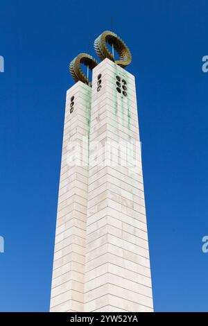 Lissabon, Portugal - 13. August 2017: Denkmal für die Nelkenrevolution im Eduard VII Park von Joao Cutileiro Stockfoto