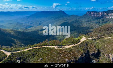 Foto des üppigen und malerischen Narrow Neck Plateau in der Nähe von Katoomba in den Blue Mountains in New South Wales, Australien. Stockfoto